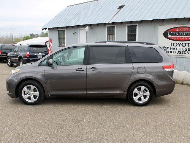 Toyota Sienna 2012 photo 5