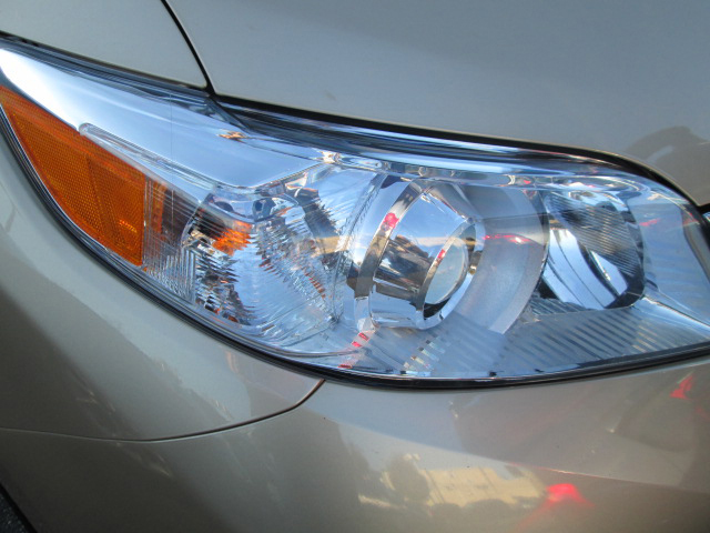 Toyota Sienna 2012 photo 1