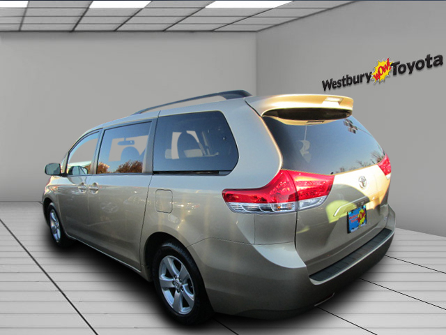 Toyota Sienna 2012 photo 2