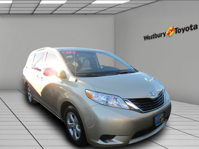 Toyota Sienna 2012 photo 4