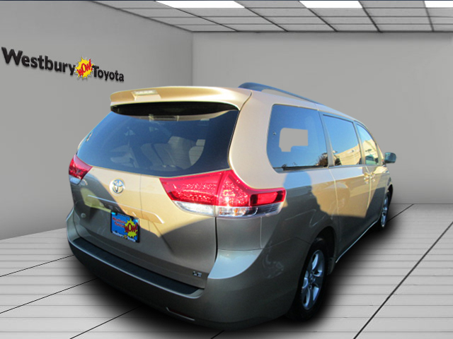 Toyota Sienna 2012 photo 5