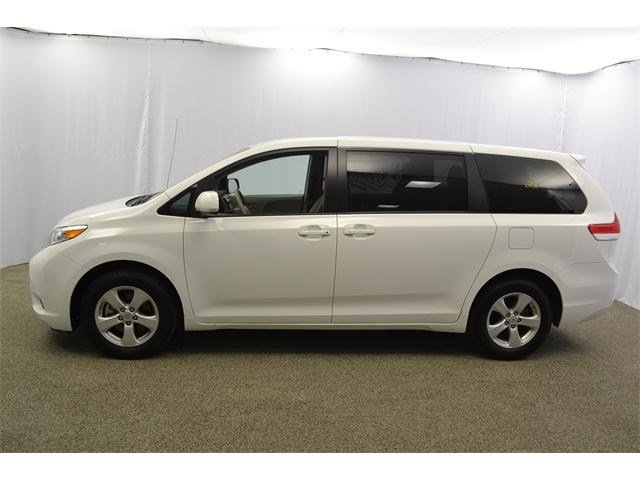 Toyota Sienna 2012 photo 1