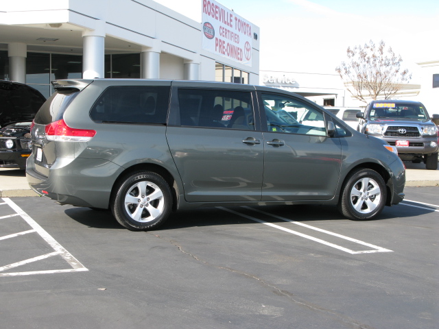 Toyota Sienna 2012 photo 1