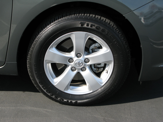 Toyota Sienna 2012 photo 2