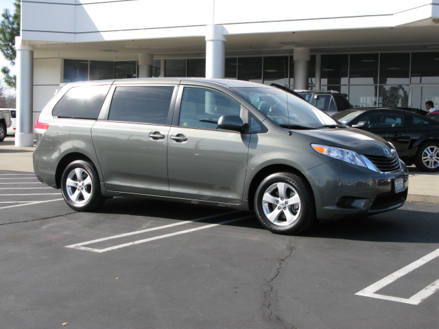 Toyota Sienna 2012 photo 4