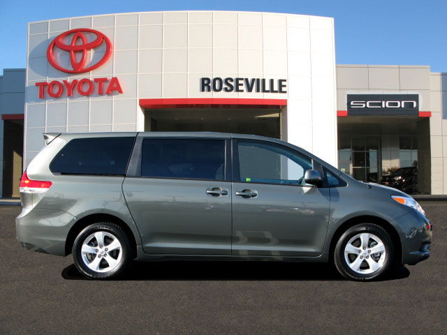 Toyota Sienna 2012 photo 5