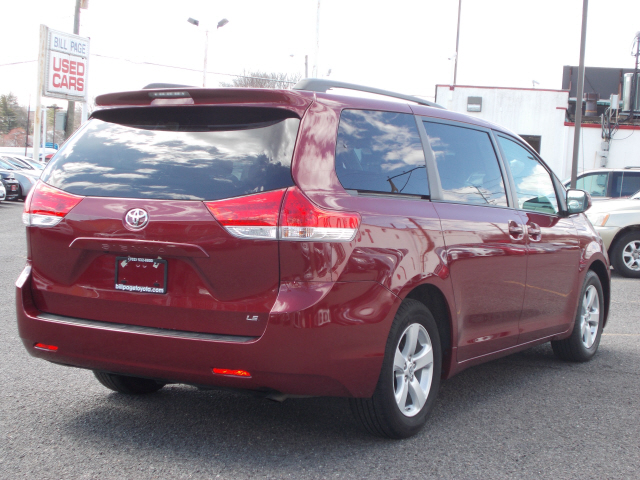 Toyota Sienna 2012 photo 4