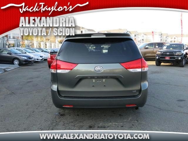 Toyota Sienna 2012 photo 1