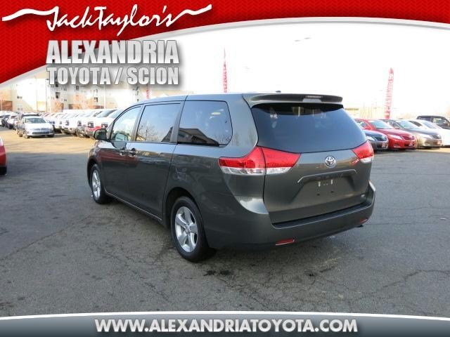 Toyota Sienna 2012 photo 2