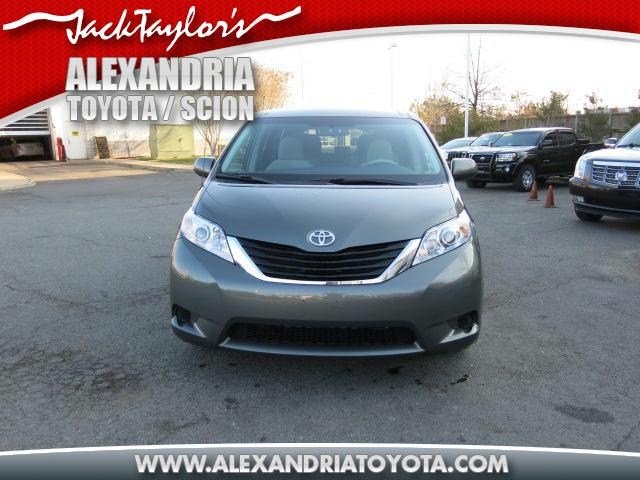 Toyota Sienna 2012 photo 3