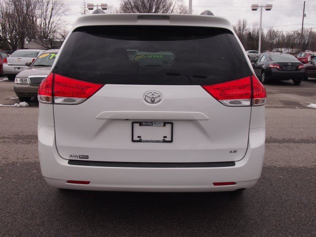 Toyota Sienna 2012 photo 5