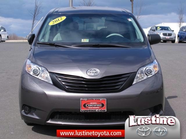 Toyota Sienna 2012 photo 1