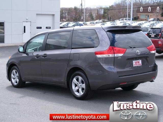 Toyota Sienna 2012 photo 2