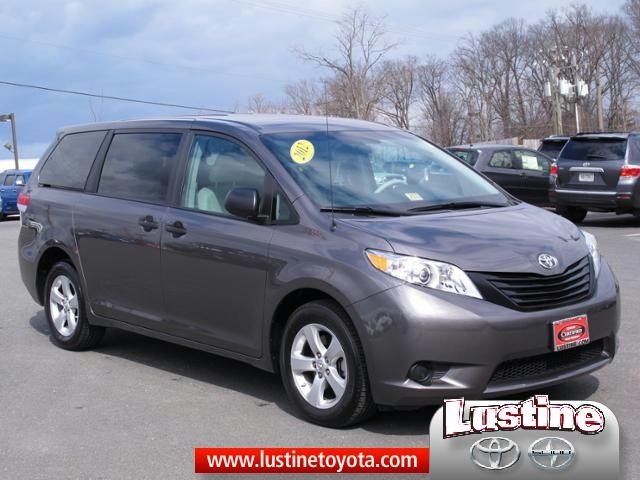 Toyota Sienna 2012 photo 4