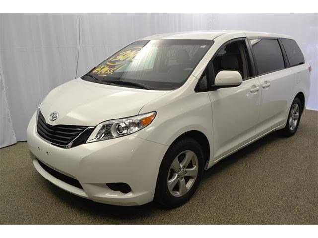 Toyota Sienna 2012 photo 3