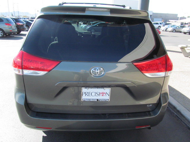 Toyota Sienna 2012 photo 1