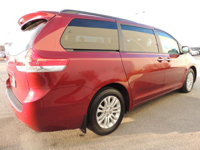 Toyota Sienna 2012 photo 1