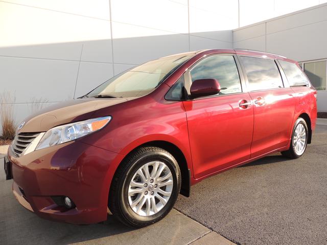Toyota Sienna 2012 photo 5
