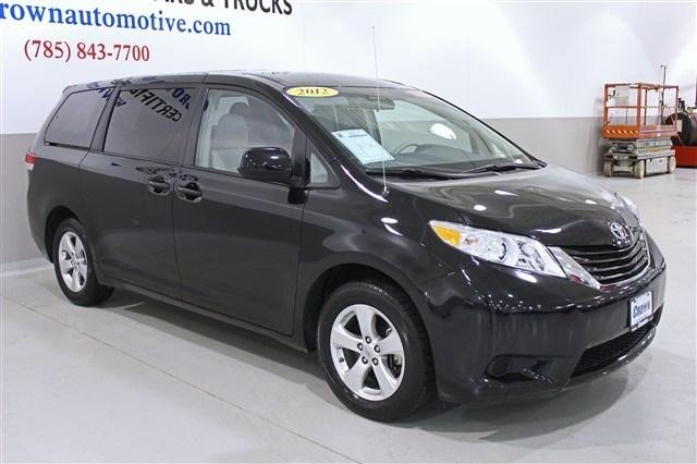 Toyota Sienna 2012 photo 2