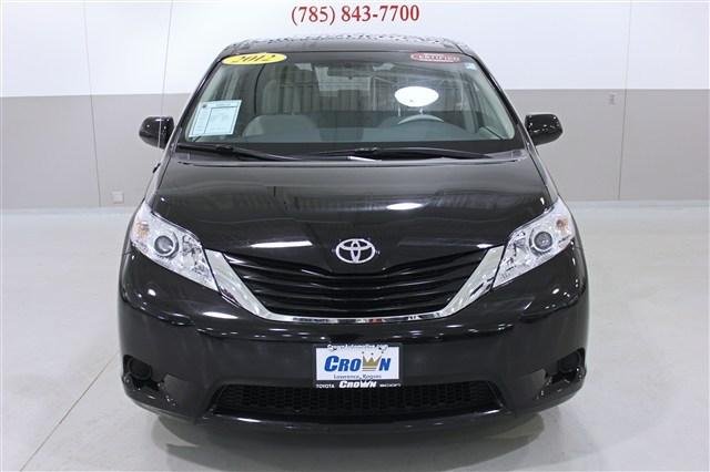 Toyota Sienna 2012 photo 3
