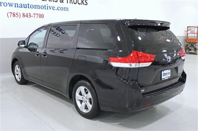 Toyota Sienna 2012 photo 4