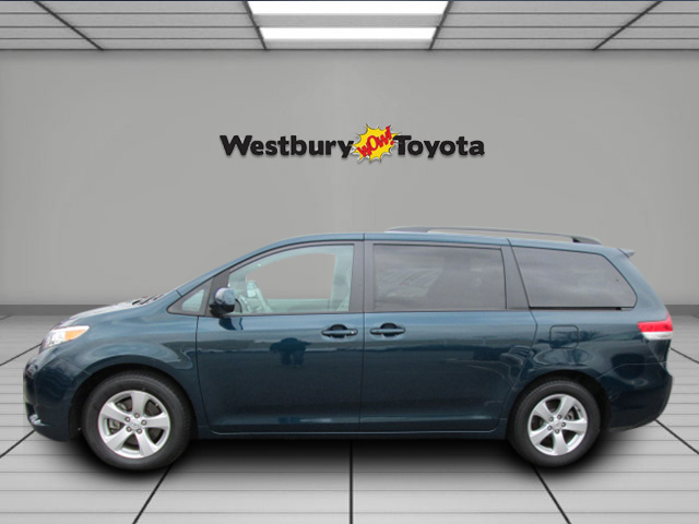Toyota Sienna 2012 photo 2