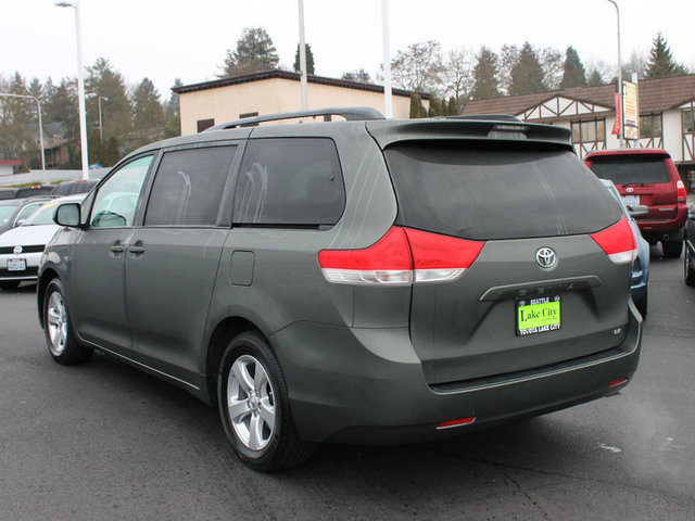 Toyota Sienna 2012 photo 1