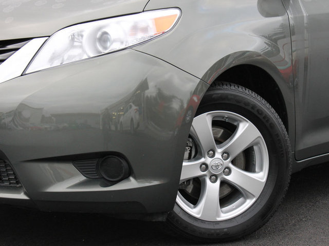 Toyota Sienna 2012 photo 3