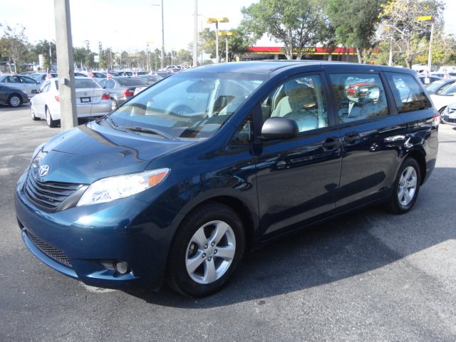 Toyota Sienna 2012 photo 5