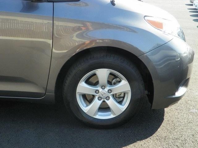 Toyota Sienna SLE --z71 Pkg Unspecified