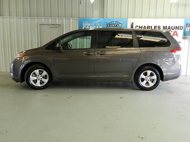 Toyota Sienna 2012 photo 1