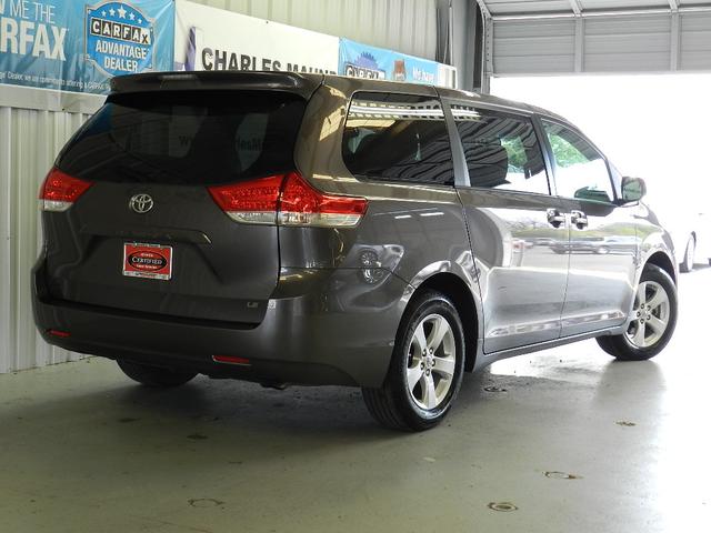 Toyota Sienna 2012 photo 4