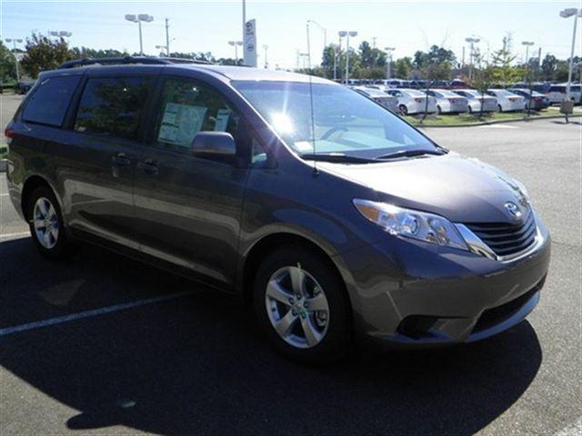 Toyota Sienna 2012 photo 1