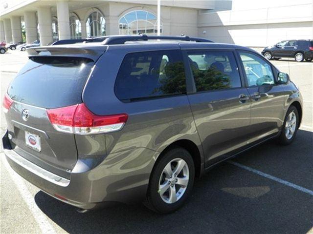 Toyota Sienna 2012 photo 2