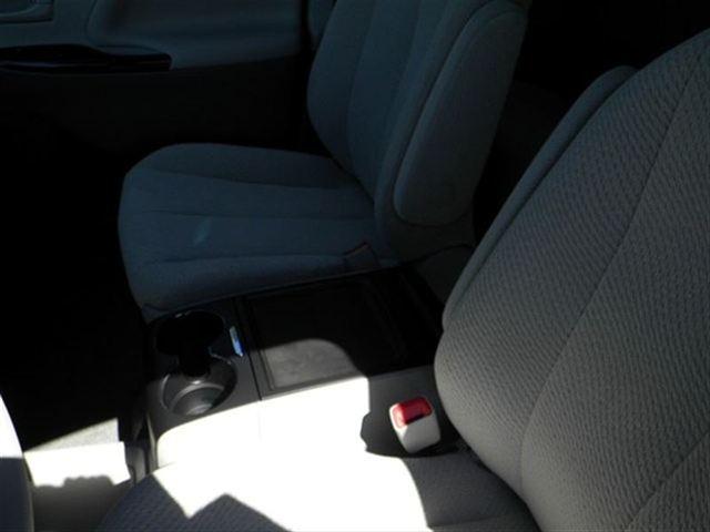 Toyota Sienna 2012 photo 3