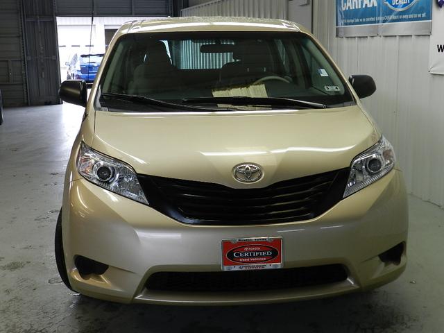 Toyota Sienna 2012 photo 3