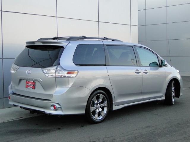 Toyota Sienna 2012 photo 1