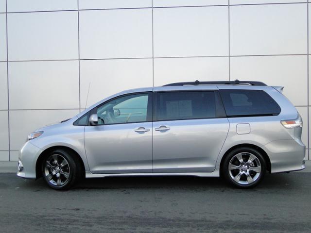 Toyota Sienna 2012 photo 3