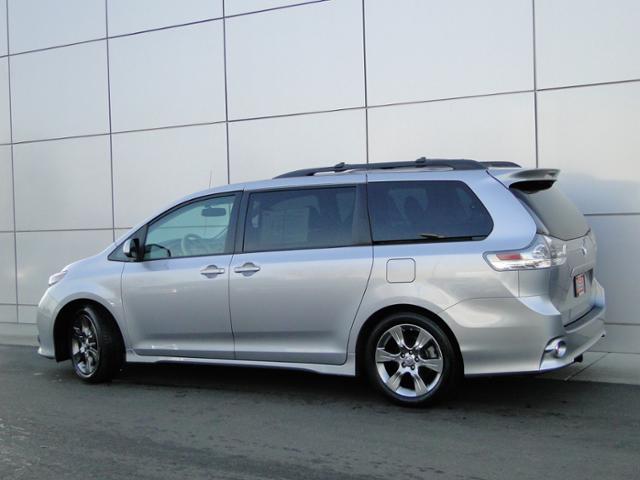 Toyota Sienna 2012 photo 4