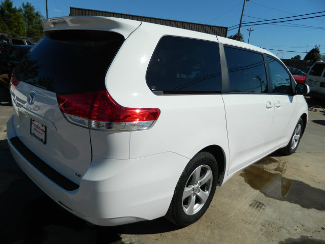 Toyota Sienna SLE --z71 Pkg Unspecified
