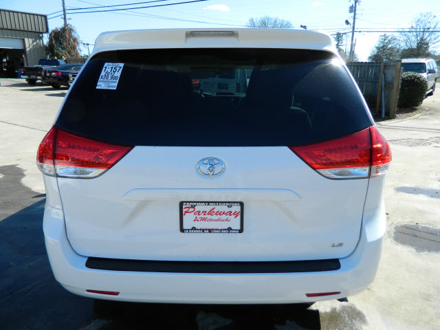 Toyota Sienna 2012 photo 1