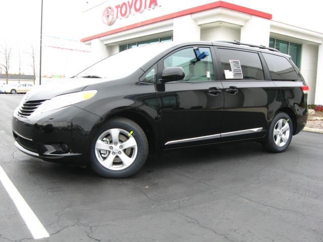 Toyota Sienna 2012 photo 1