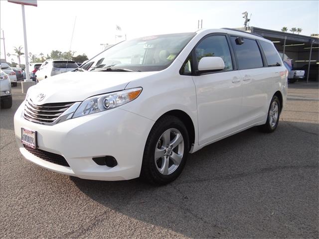 Toyota Sienna 2012 photo 3