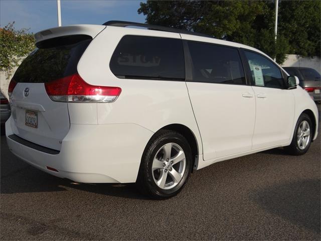 Toyota Sienna 2012 photo 4