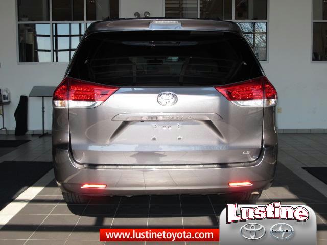 Toyota Sienna SLE --z71 Pkg Unspecified