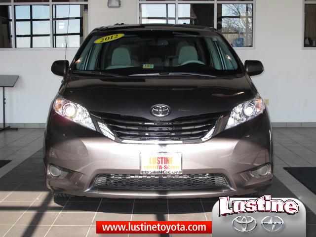 Toyota Sienna 2012 photo 5