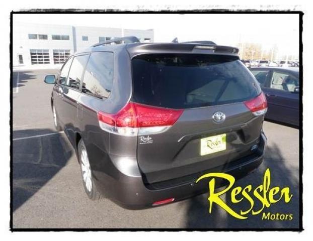 Toyota Sienna 2012 photo 1
