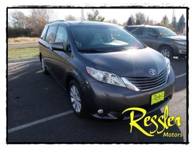 Toyota Sienna 2012 photo 3