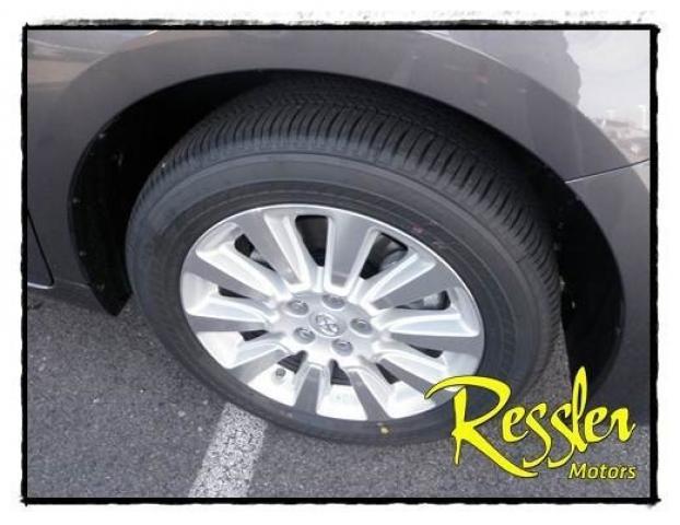 Toyota Sienna 2012 photo 5