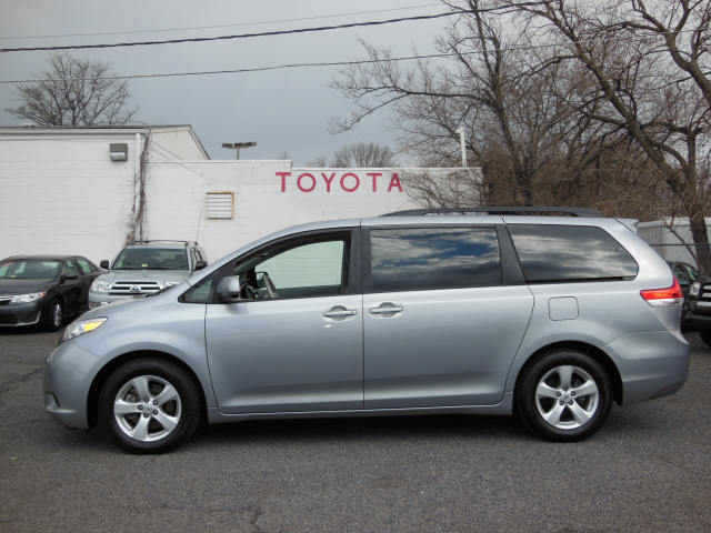 Toyota Sienna SLE --z71 Pkg Unspecified